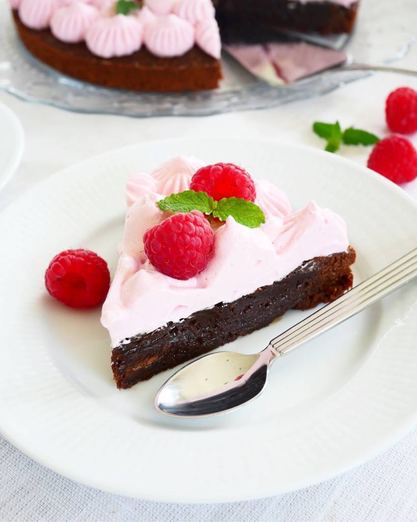 Kladdkaka med hallonmaräng 8 Kladdkaka med hallonmaräng | Receptskatt