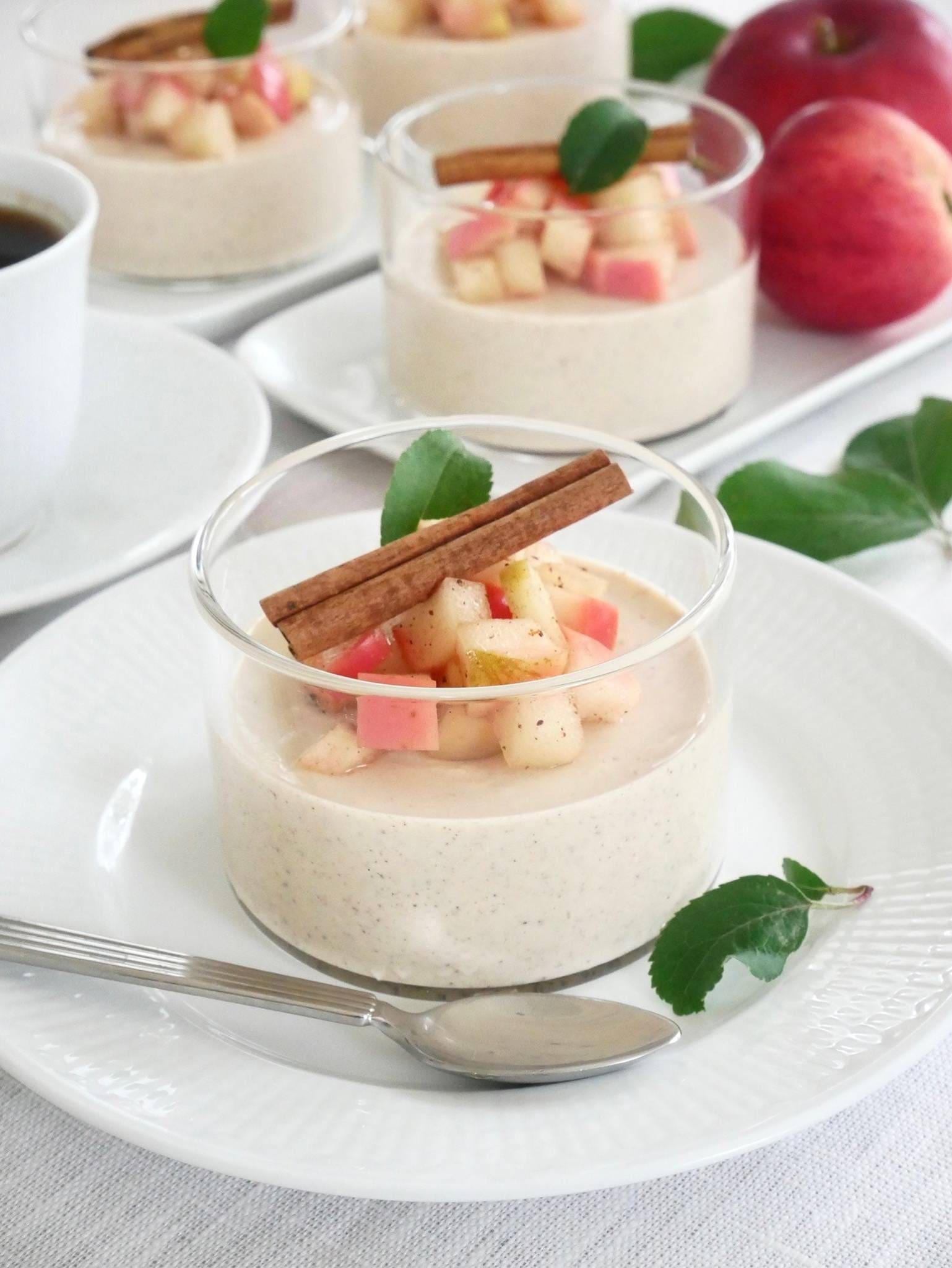 Kanelpannacotta med äpple Kanelpannacotta med äpple