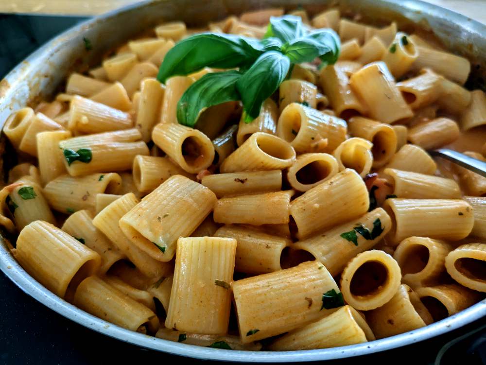 Pasta med bacon- och tomatsås Pasta med bacon- och tomatsås