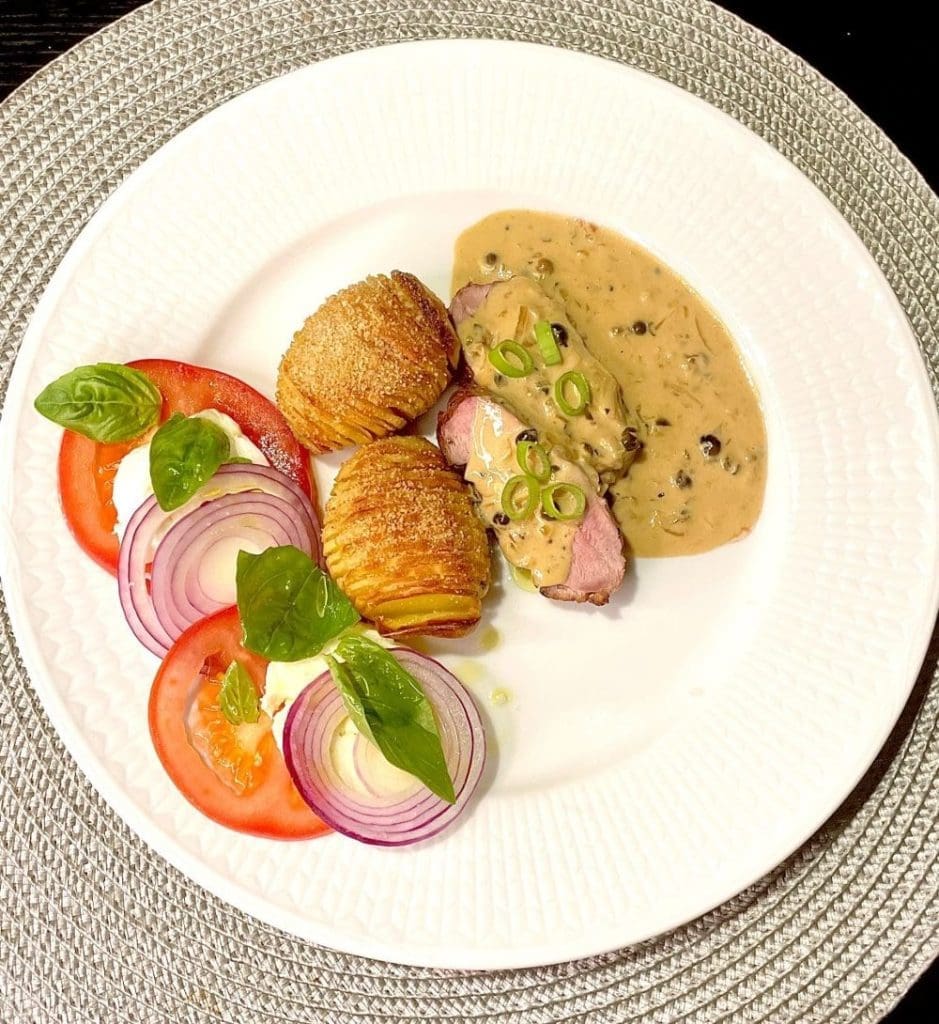 Ankbröst med hasselbackspotatis och grönpepparsås 11 Ankbröst med hasselbackspotatis och grönpepparsås | Receptskatt