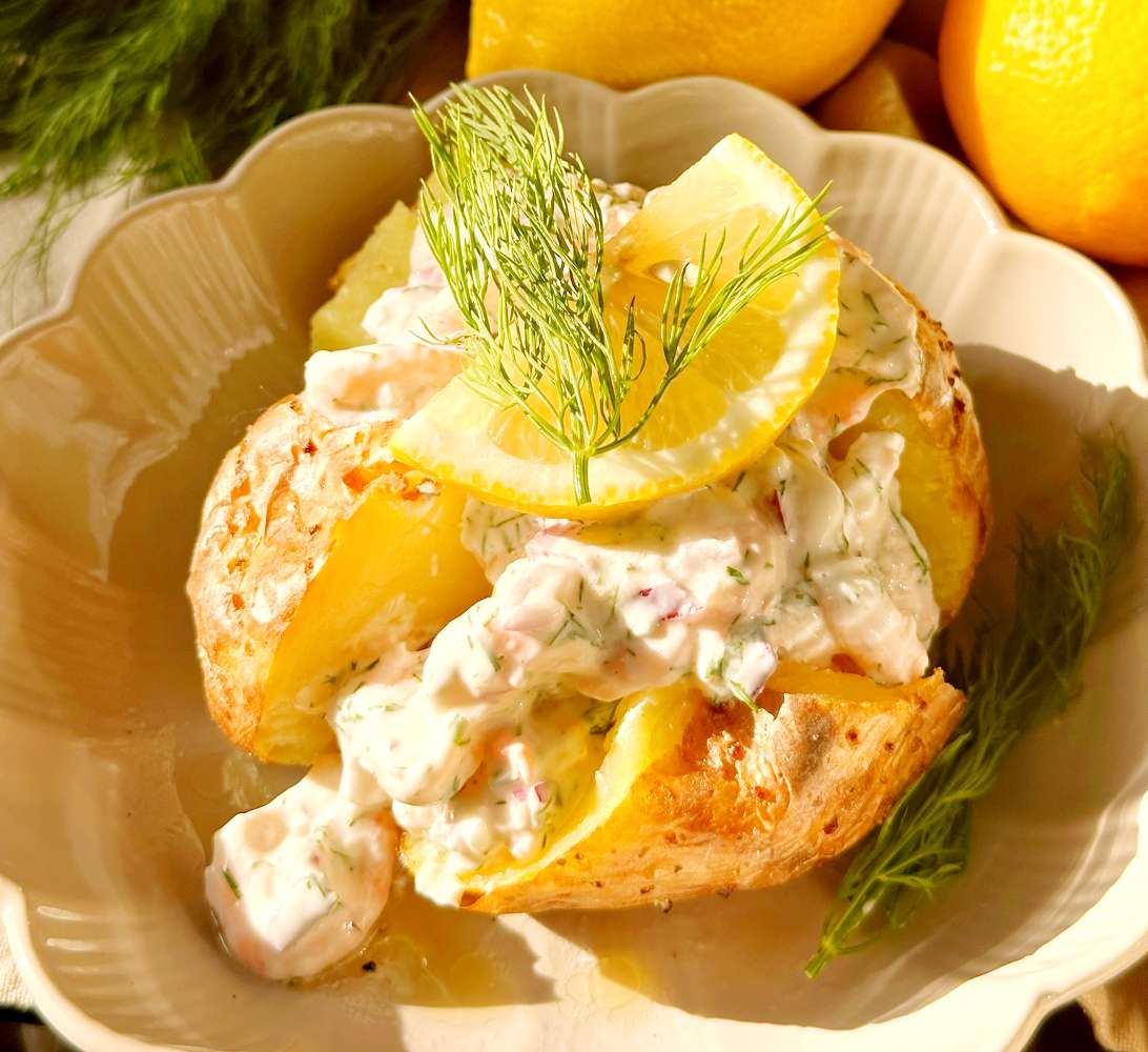 Bakad potatis med skagenröra Bakad potatis med skagenröra