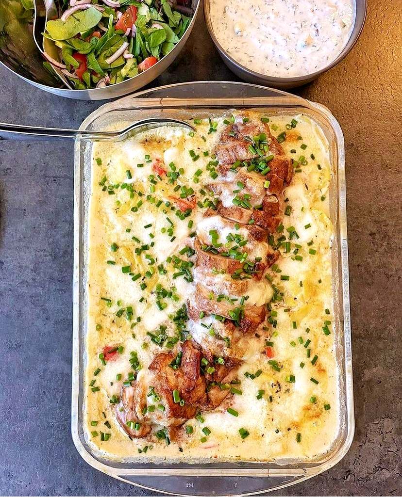 Fläskfilé- och potatisgratäng med fetaoströra Fläskfilé- och potatisgratäng med fetaoströra
