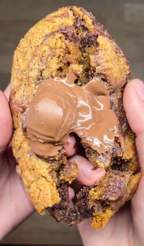 Kladdkakecookies och chocolate chip cookies i ett 4 Kladdkakecookies och chocolate chip cookies i ett | Receptskatt