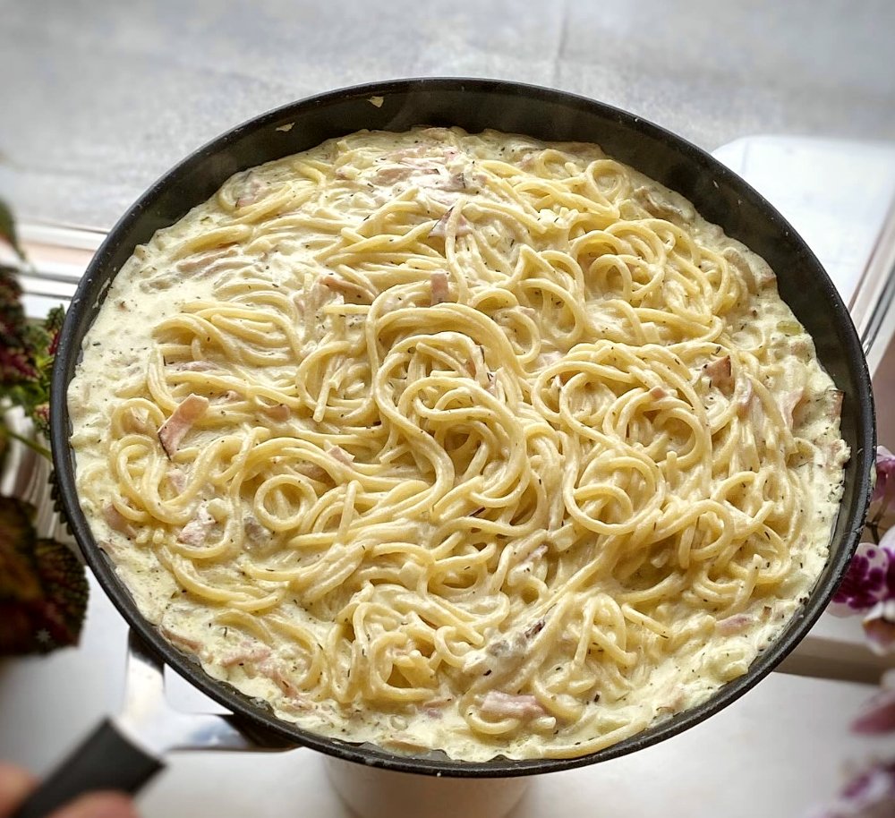 Krämig ost- och skinkpasta Krämig ost- och skinkpasta