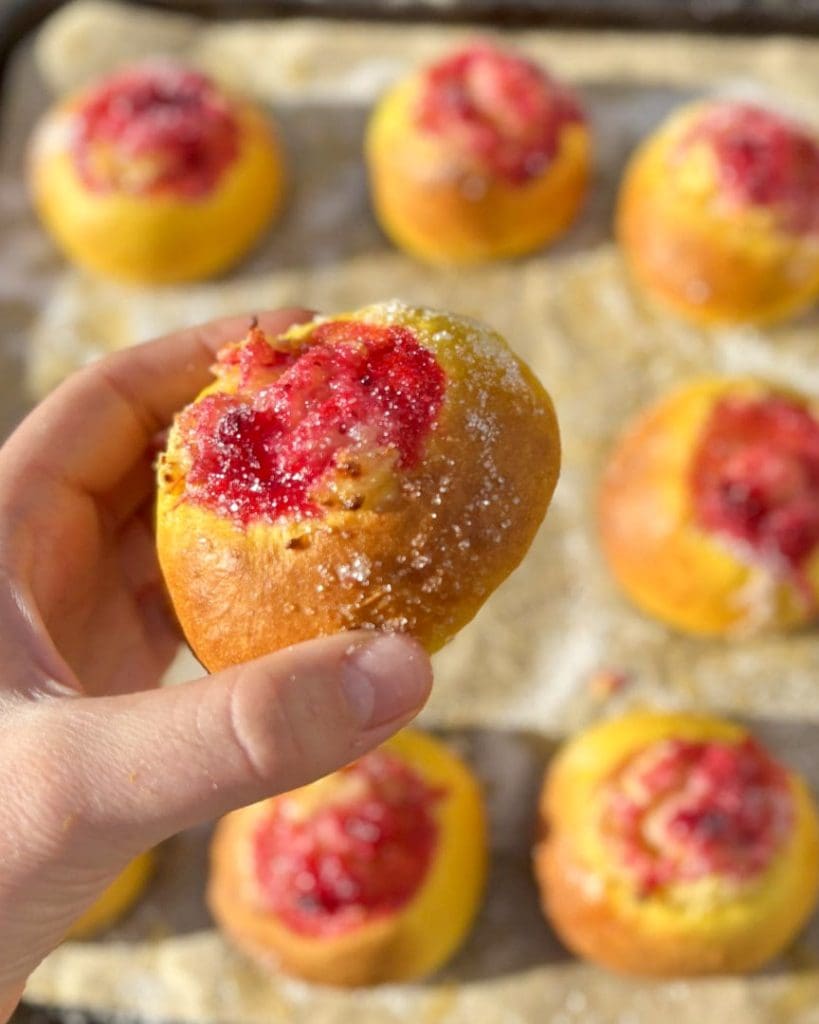 Saffranssolbulle med lingon och vaniljkräm 7 Saffranssolbulle med lingon och vaniljkräm | Receptskatt