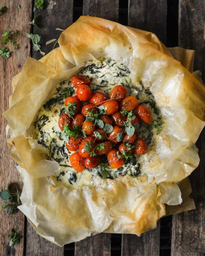 Filodegspaj med boursins herbs & garlic och vitlöksstekta körsbärstomater 4 Filodegspaj med boursins herbs & garlic och vitlöksstekta körsbärstomater | Receptskatt