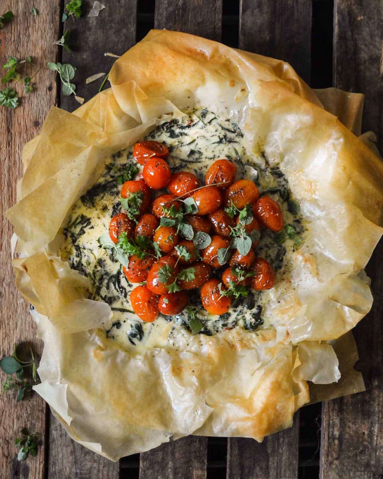 Filodegspaj med boursins herbs & garlic och vitlöksstekta körsbärstomater Filodegspaj med boursins herbs & garlic och vitlöksstekta körsbärstomater