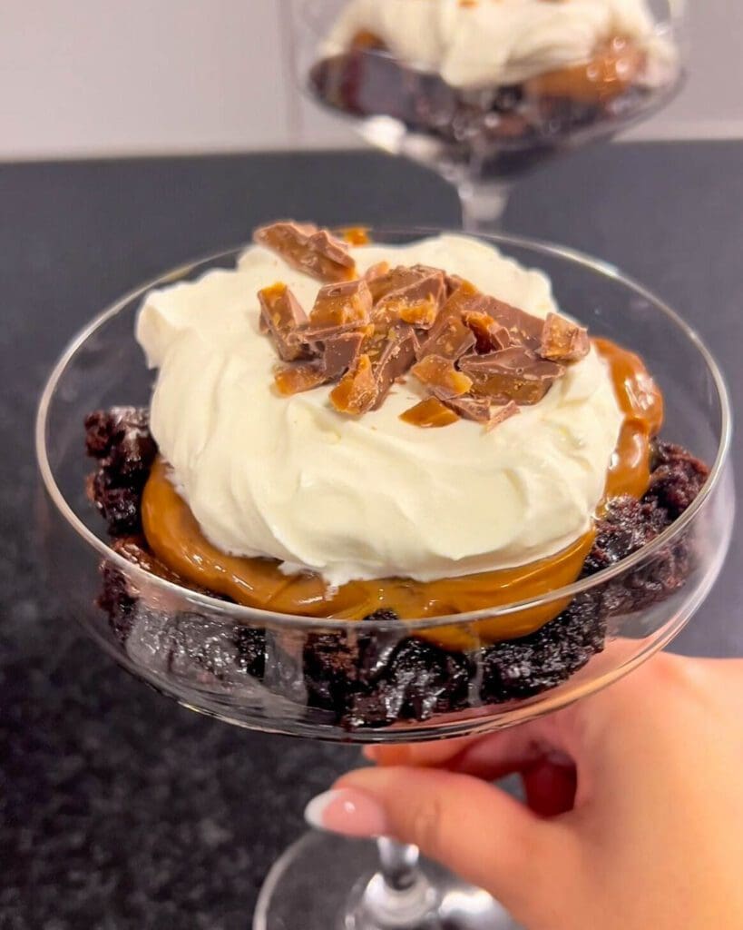 Kladdkaka med salt kola och vispad créme fraiche 4 Kladdkaka med salt kola och vispad créme fraiche | Receptskatt
