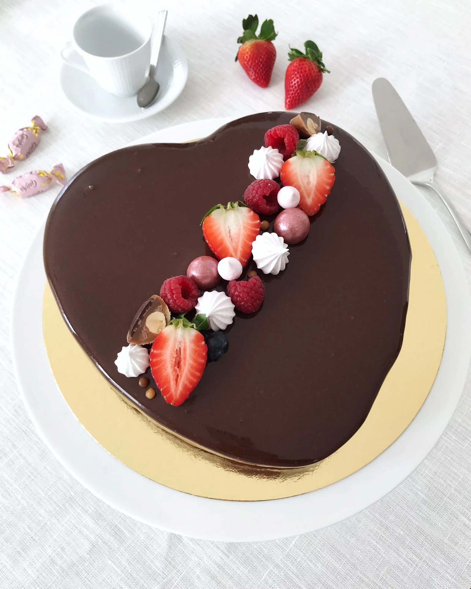 Chocolate mirror glaze cake Chocolate mirror glaze cake
