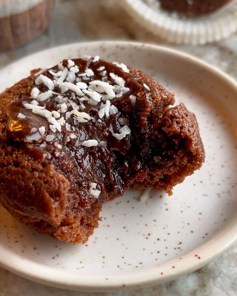 Kladdmuffinsgrottor med kärleksmumsglasyr och brynt smör 4 Kladdmuffinsgrottor med kärleksmumsglasyr och brynt smör | Receptskatt