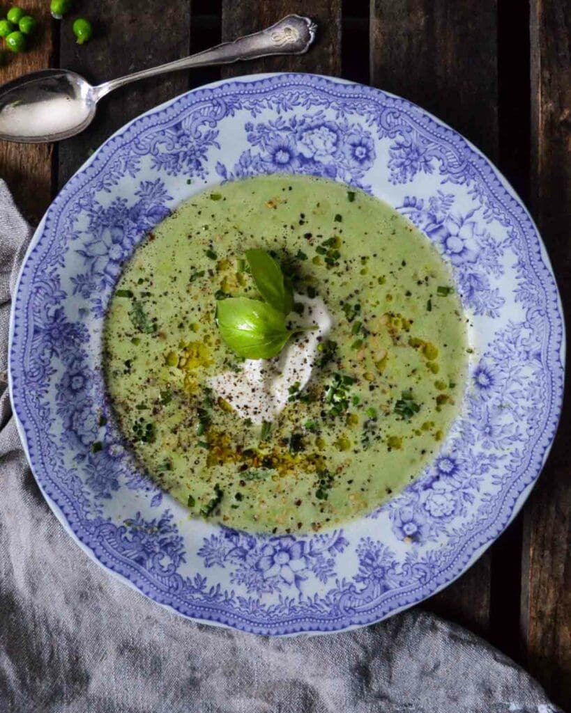 Grön ärtsoppa med örter och crème fraiche 4 Grön ärtsoppa med örter och crème fraiche | Receptskatt