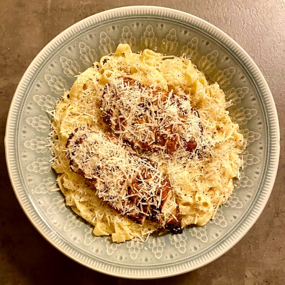 Pasta Alfredo med ugnsstekt kyckling Pasta Alfredo med ugnsstekt kyckling