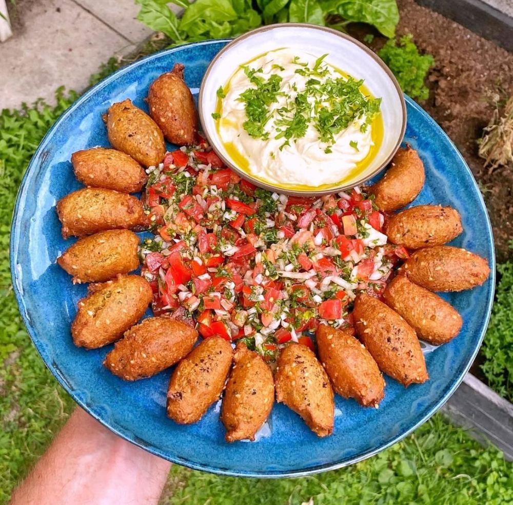 Falafel med hummus och syrlig tomatsalsa Falafel med hummus och syrlig tomatsalsa