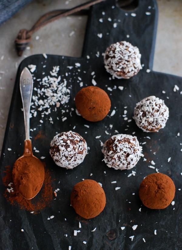 Chokladbollar med kokos och dadlar 7 Chokladbollar med kokos och dadlar | Receptskatt