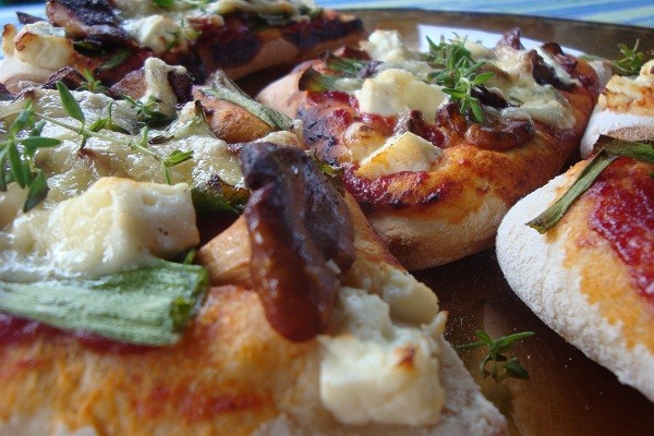 Minipizzor med kantareller och fårost 7 Minipizzor med kantareller och fårost | Receptskatt