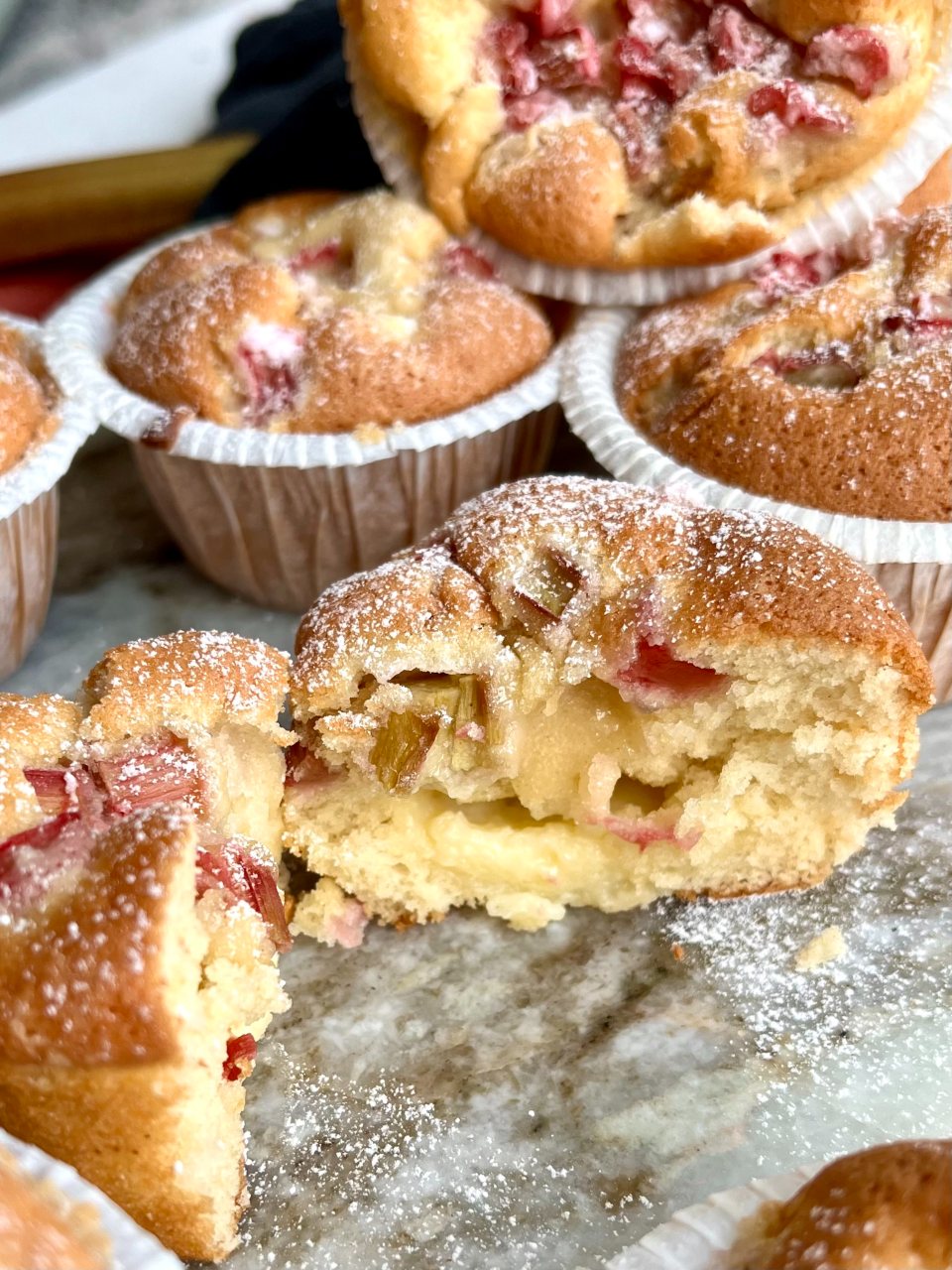 Rabarbermuffins med vaniljkräm & brynt smör Rabarbermuffins med vaniljkräm & brynt smör