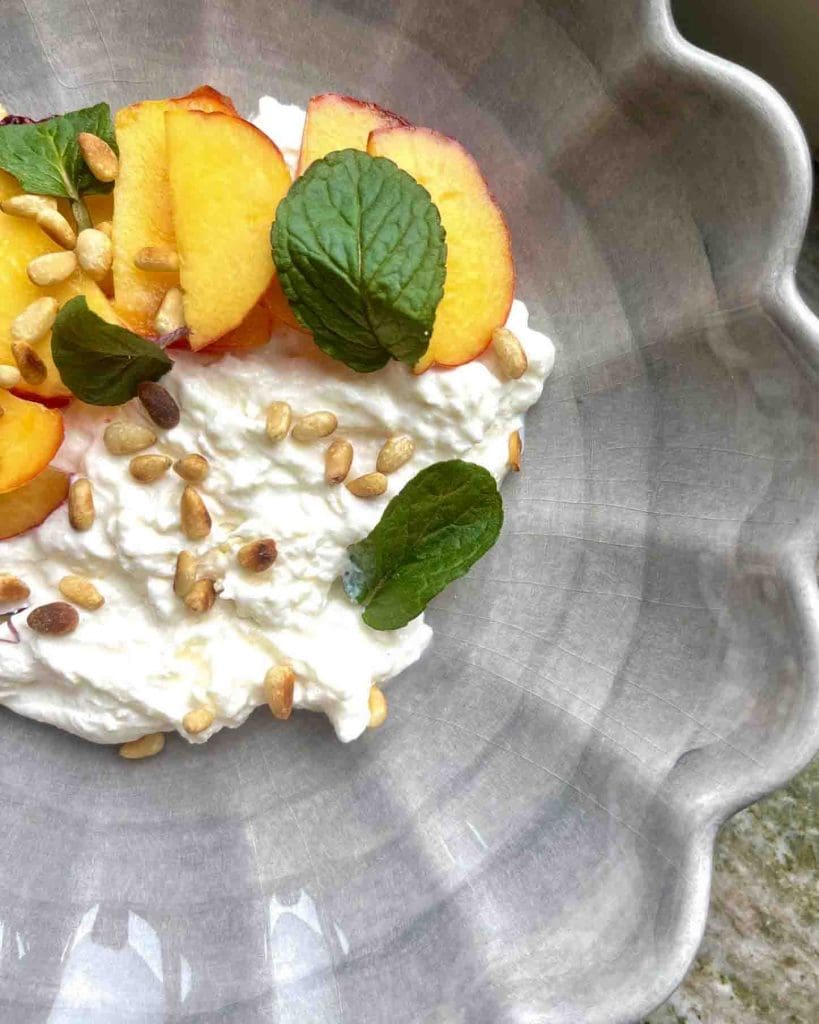 Burrata med persika, mynta och pinjenötter 13 Burrata med persika, mynta och pinjenötter | Receptskatt