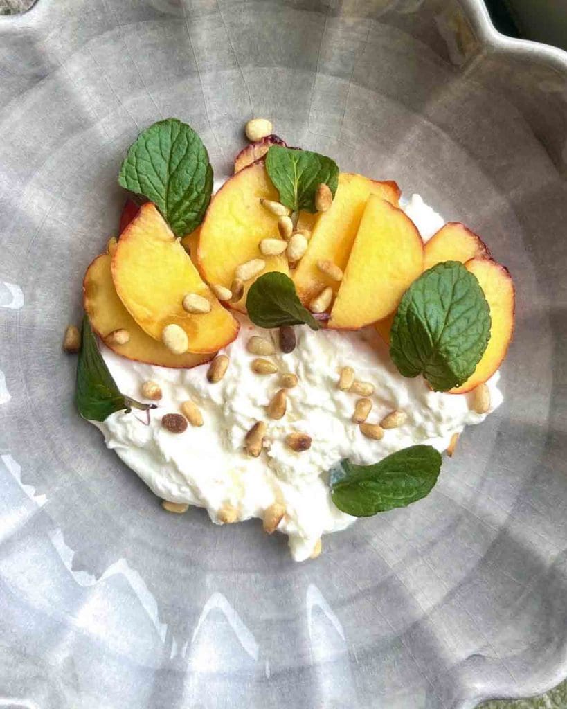 Burrata med persika, mynta och pinjenötter 14 Burrata med persika, mynta och pinjenötter | Receptskatt