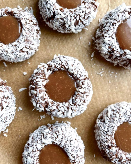 Chokladbollsgrottor med Dumlekola Chokladbollsgrottor med Dumlekola