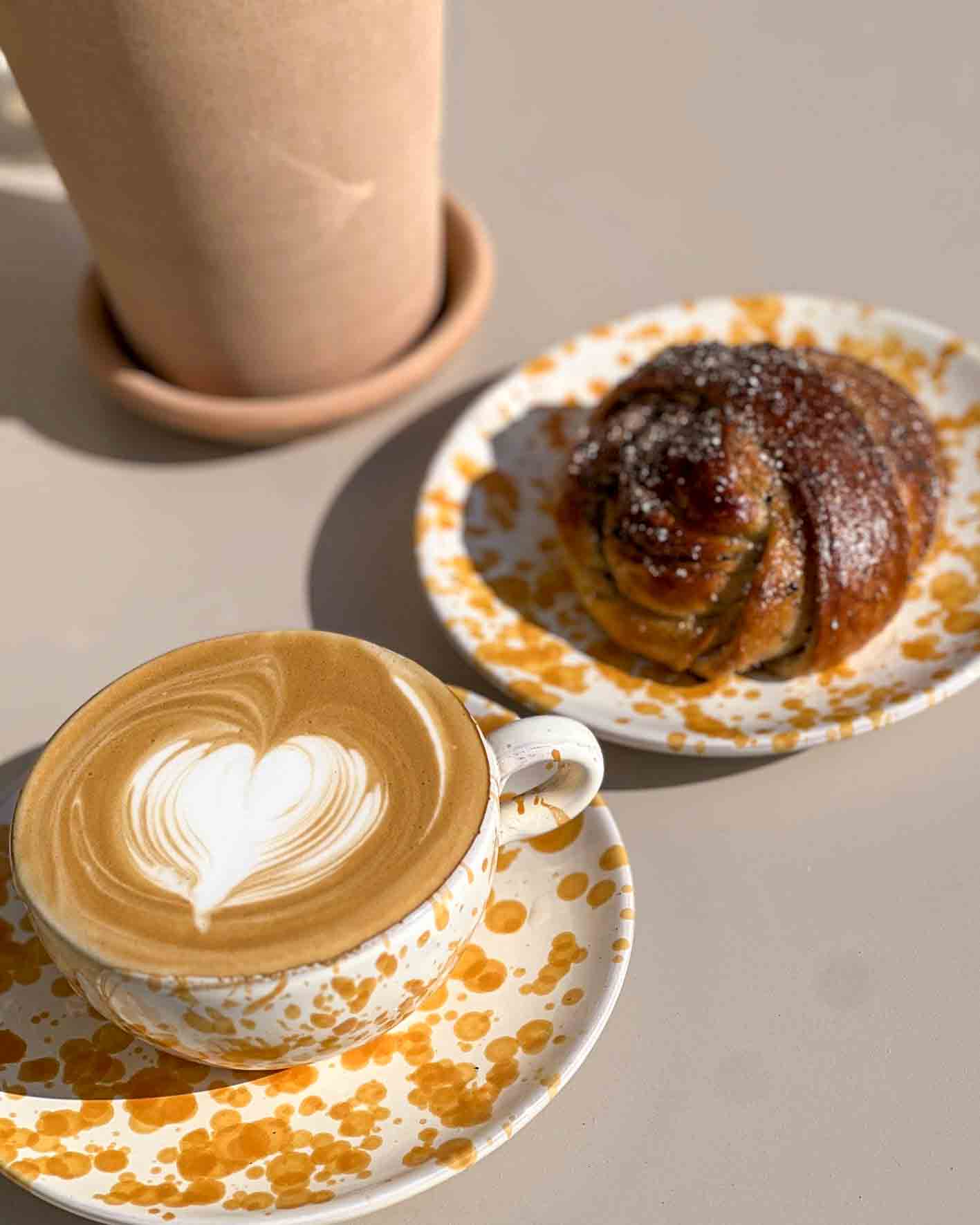Kardemummabullar med sockerlag Kardemummabullar med sockerlag