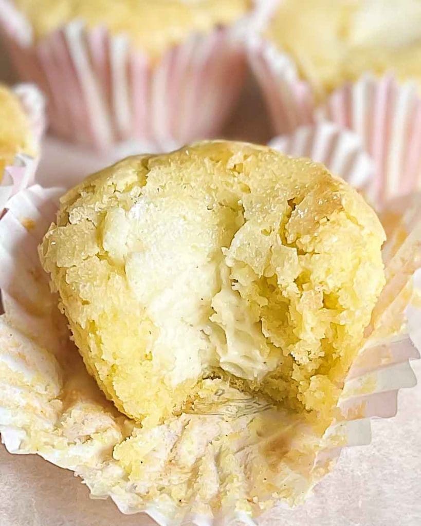 Saftiga citronmuffins med cheesecakefyllning 12 Saftiga citronmuffins med cheesecakefyllning | Receptskatt