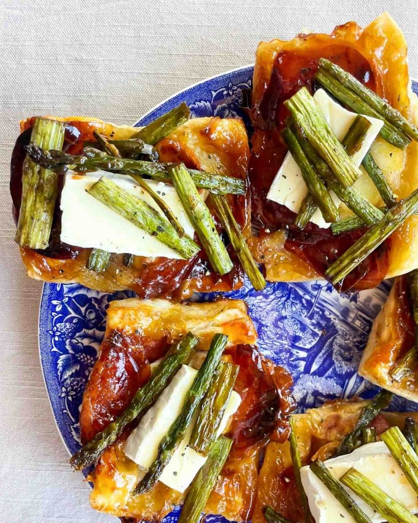 Upside down-smördeg med skinka, brie, sparris och honung 11 Upside down-smördeg med skinka, brie, sparris och honung | Receptskatt