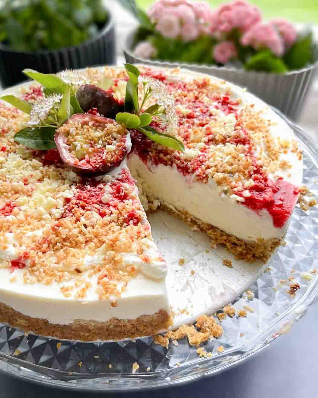 Fryst vaniljcheesecake med passionsfrukt Fryst vaniljcheesecake med passionsfrukt