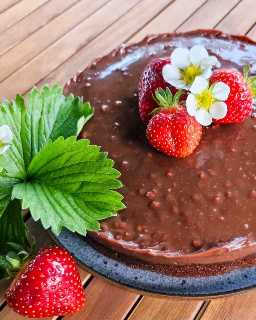 Kladdkaka med choklad och jordgubbsganache 11 Kladdkaka med choklad och jordgubbsganache | Receptskatt