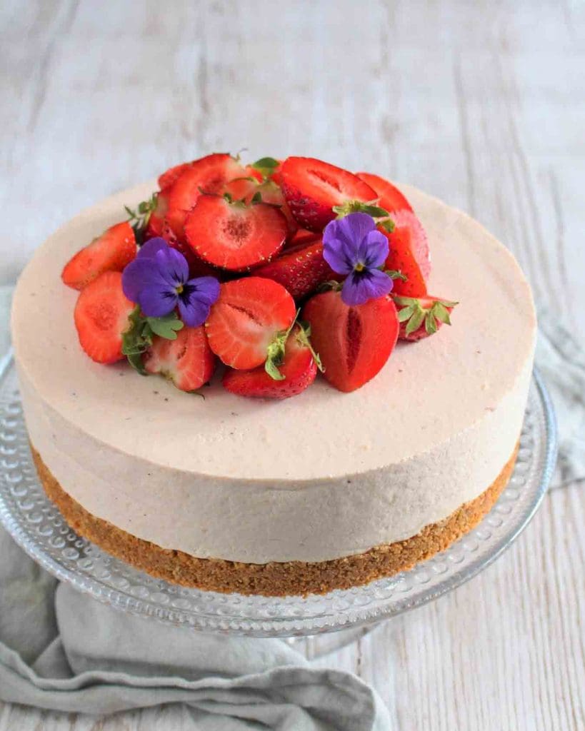 Somrig cheesecake med jordgubbar och rabarber 13 Somrig cheesecake med jordgubbar och rabarber | Receptskatt