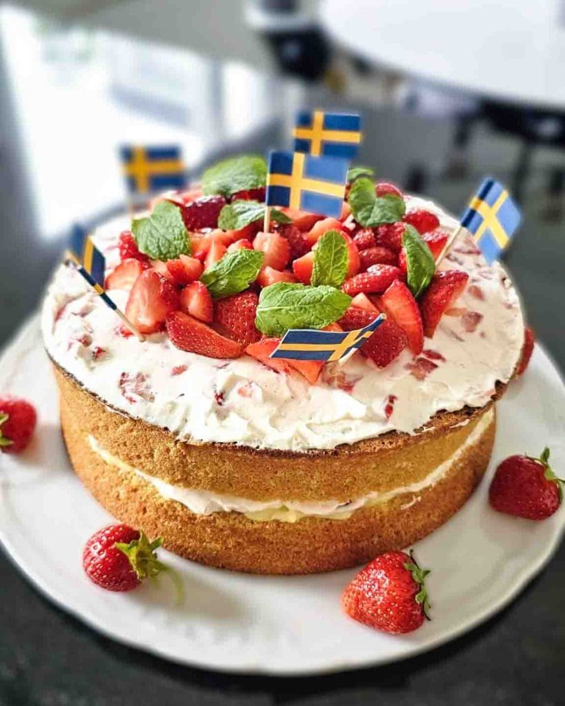 Sverigekaka med vaniljfyllning och färskostgrädde 14 Sverigekaka med vaniljfyllning och färskostgrädde | Receptskatt