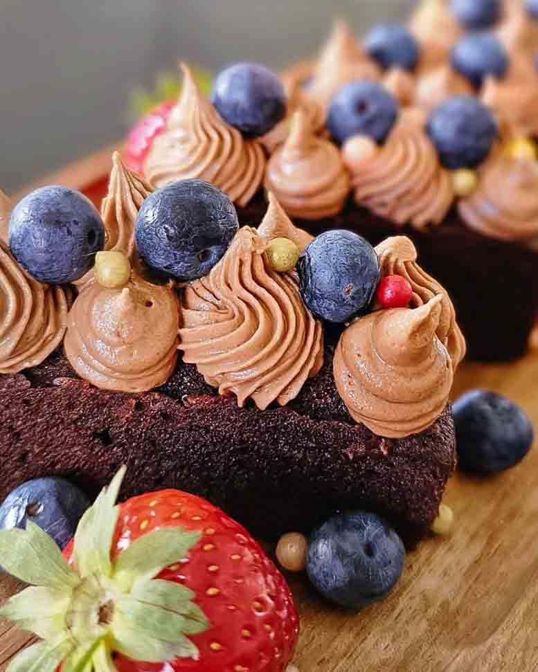 Chokladfinancier med brynt smör och nutellafrosting Chokladfinancier med brynt smör och nutellafrosting